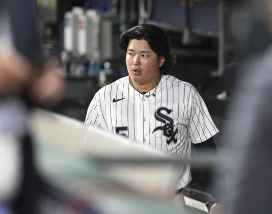Baseball: Division Series between Guardians and White Sox Chicago White Sox first baseman Munetaka Murakami leaves the dugout following a 9-5 loss to the Cleveland Guardians in Game 4 of the American League Division Series at Rate Field in Chicago on Oct. 8, 2026. A14AA0005630515P