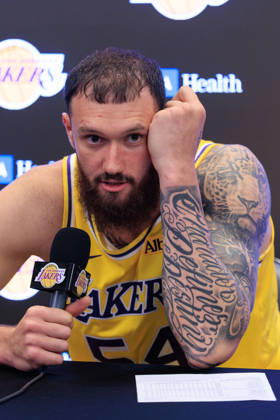 October 8, 2026, Los Angeles, California, USA: Sandro Mamukelashvili 54 of the Los Angeles Lakers during a press conference, PK, Pressekonferenz after winning a preseason NBA, Basketball Herren, USA game against the Sacramento Kings on Thursday October 8, 2026 at Crypto.com Arena in Los Angeles, California. Lakers defeat Kings, 114 -110. JAVIER ROJAS PI Los Angeles USA - ZUMAp124 20261008_zaa_p124_035 Copyright: xJavierxRojasx