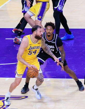 October 8, 2026, Los Angeles, California, USA: Sandro Mamukelashvili 54 of the Los Angeles Lakers is guarded by Leaky Black 19 of the Sacramento Kings during a preseason NBA, Basketball Herren, USA game on Thursday October 8, 2026 at Crypto.com Arena in Los Angeles, California. Lakers defeat Kings, 114 -110. JAVIER ROJAS PI Los Angeles USA - ZUMAp124 20261008_zaa_p124_043 Copyright: xJavierxRojasx