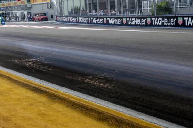 October 9, 2026, Singapore, Tamilnadu, Singapore: Sparks and a blue streak from Carlos Sainz of Williams during FP1, Friday, 9 October , Singapore Grand Prix 2026, Marina Bay Street Circuit, Singapore 2026. Singapore Singapore - ZUMAc251 20261009_znp_c251_010 Copyright: xVikramxChandrasekarx