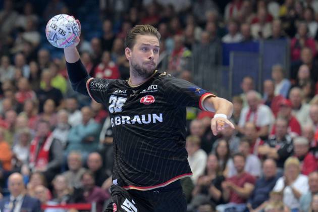 Olle Forsell Schefvert of MT Melsungen No. 25 taking a shot, GER, MT Melsungen vs. HBC Nantes, FRA, Handball, Men s Champions League, Group Matches, 2026–2027 Season, October 8, 2026, GER, MT Melsungen vs. HBC Nantes, Handball, Men s Champions League, Group Match, 2026–2027 Season, October 8, 2026, Kassel Copyright: xEibner-Pressefotox xRolandxSippelx EP_RSL