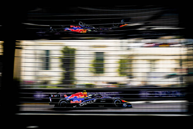 FORMULA 1 SINGAPORE AIRLINES SINGAPORE GRAND PRIX 2026 Isack Hadjar (FRA) 6 Red Bull Racing in practice during the Formula 1 Singapore Airlines Singapore Grand Prix 2026, Round 17 of the 2026 Formula 1 World Championship, WM, Weltmeisterschaft from 9th - 11th October 2026 at the Marina Bay Street Circuit, Singapore. Credit: Robbie Hoad Every Second Media Editorial use only. All images are copyright Every Second Media Limited. No images may be reproduced without prior permission. Copyright: xIMAGO EveryxSecondxMediax ESM-2203-0238 RobbiexHoadx xEveryxSecondxMediax