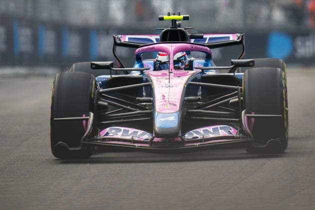 FORMULA 1 SINGAPORE AIRLINES SINGAPORE GRAND PRIX 2026 Franco Colapinto (ARG) 43 Alpine in practice during the Formula 1 Singapore Airlines Singapore Grand Prix 2026, Round 17 of the 2026 Formula 1 World Championship, WM, Weltmeisterschaft from 9th - 11th October 2026 at the Marina Bay Street Circuit, Singapore. Credit: Robbie Hoad Every Second Media Editorial use only. All images are copyright Every Second Media Limited. No images may be reproduced without prior permission. Copyright: xIMAGO EveryxSecondxMediax ESM-2203-0245 RobbiexHoadx xEveryxSecondxMediax