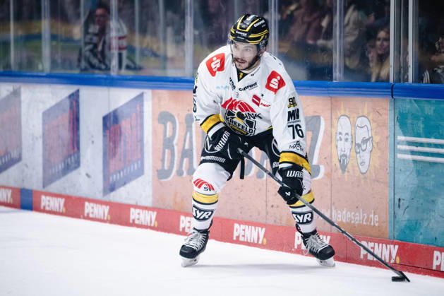 Phil Varone, Krefeld Pinguine, 76 GER, Loewen Frankfurt vs. Krefeld Pinguine, Ice Hockey, PENNY DEL, Matchday 7, 2026–2027 Season, October 8, 2026 GER, Loewen Frankfurt vs. Krefeld Pinguine, Ice Hockey, PENNY DEL, Matchday 7, 2026–2027 Season, October 8, 2026 Frankfurt am Main Copyright: xEibner-Pressefoto AttilaxZigax EP_AZA