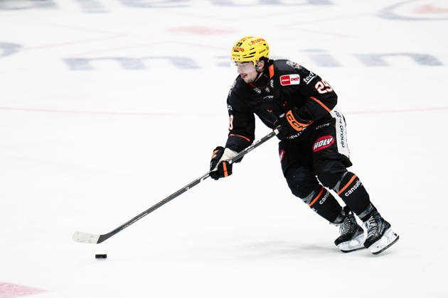 Anthony Romano Loewen Frankfurt, 29 GER, Loewen Frankfurt vs. Krefeld Pinguine, Ice Hockey, PENNY DEL, Matchday 7, 2026–2027 Season, October 8, 2026 GER, Loewen Frankfurt vs. Krefeld Pinguine, Ice Hockey, PENNY DEL, Matchday 7, 2026–2027 Season, October 8, 2026 Frankfurt am Main Copyright: xEibner-Pressefoto AttilaxZigax EP_AZA