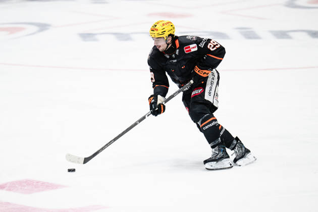 Anthony Romano Loewen Frankfurt, 29 GER, Loewen Frankfurt vs. Krefeld Pinguine, Ice Hockey, PENNY DEL, Matchday 7, 2026–2027 Season, October 8, 2026 GER, Loewen Frankfurt vs. Krefeld Pinguine, Ice Hockey, PENNY DEL, Matchday 7, 2026–2027 Season, October 8, 2026 Frankfurt am Main Copyright: xEibner-Pressefoto AttilaxZigax EP_AZA