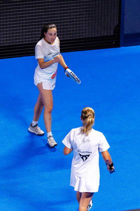 DÜSSELDORF, GERMANY - 9 OCTOBER 2026: Image shows the celebration of Andrea Ustero Prieto (ESP) and Ariana Sanchez Fallada (ESP) during CUPRA Germany Premier Padel P2 2026 Day 6: Quarterfinals at CASTELLO Düsseldorf on 9 10 2026 in Düsseldorf, Germany. Germany Copyright: xFröhlichxPascalx