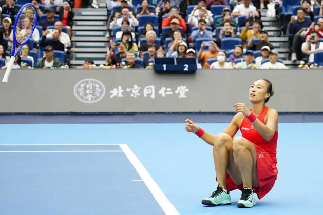 China Open 2026 - women s singles quarter-final in Beijing, China - 09 Oct 2026 Qinwen Zheng of China celebrates winning against Elina Svitolina of Ukraine (not in view) during the women s singles quarter-final match on day ten of China Open at the National Tennis Center. Beijing China Copyright: xPolyxFeix xSOPAxImagesx 20261009_7676_340