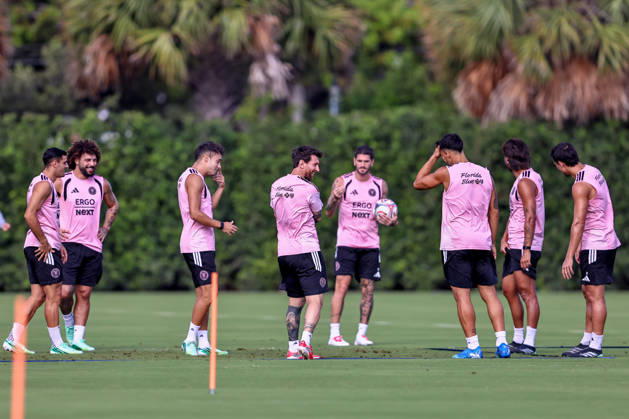 FORT LAUDERDALE, FL - OCTOBER 09: Lionel Messi (10)(C) of Inter Miami CF is seen during an Inter Miami Training Session at Florida Blue Training Center on October 09, 2026 in Fort Lauderdale, Florida. (Photo by Chris Arjoon Icon Sportswire) SOCCER: OCT 09 Inter Miami CF Training EDITORIAL USE ONLY Icon2610090000023