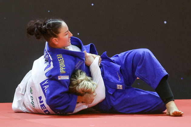 AZERBAIJAN, BAKU - OCTOBER 9, 2026: Yael van Heemst (bottom) of the Netherlands and Anna Monta Olek of Germany compete in their -78 kg bout as part of the 2026 World Judo Championships at the National Gymnastics Arena. Mikhail Sinitsyn TASS  98995211
