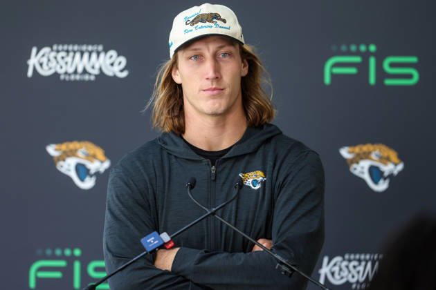 CHADLER’S CROSS, ENGLAND - October 9th: Trevor Lawrence of the Jacksonville Jaguars doing the media Q&A during the Jacksonville Jaguars training session at The Grove on October 9, 2026 in Chandler’s Cross, England on October 9th 2026, in Hertfordshire England. Phillip Rocker SPP Copyright: xPhillipxRockerx xSPPx Sportspressphoto_SPR249472
