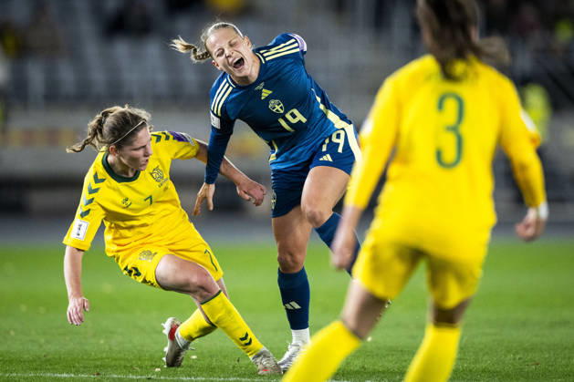 261009 Ugne Lazdauskaite of Lithuania and Anna Anvegard of Sweden during the FIFA Women’s World Cup qualifying playoff soccer match between Lithuania and Sweden on October 9, 2026 in Kaunas. Photo by Mathias Bergeld. BILDBYRAN code MB MB1418 soccer football vm qual qual fifa womens world cup qualifier qualifier playoff lithuania sweden women s bbeng play off  Copyright: MATHIASxBERGELD BB261009MB059