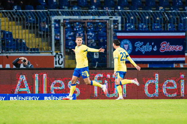 2. Bundesliga: Eintracht Braunschweig vs. Holstein Kiel, October 9, 2026 GOAL, CELEBRATION of the 1–0 goal by Jan Urbich for Eintracht Braunschweig, 27 Soccer, 2. Bundesliga, Matchday 7: Eintracht Braunschweig vs. Holstein Kiel on October 9, 2026, at Eintracht Stadium, Braunschweig DFL regulations prohibit any use of photographs as image sequences and or quasi-video Copyright: xBEAUTIFULxSPORTS Tonhäuserx