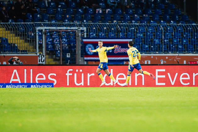 2. Bundesliga: Eintracht Braunschweig vs. Holstein Kiel, October 9, 2026 GOAL, CELEBRATION of the 1–0 goal by Jan Urbich for Eintracht Braunschweig, 27 Soccer, 2. Bundesliga, Matchday 7: Eintracht Braunschweig vs. Holstein Kiel on October 9, 2026, at Eintracht Stadium, Braunschweig DFL regulations prohibit any use of photographs as image sequences and or quasi-video Copyright: xBEAUTIFULxSPORTS Tonhäuserx