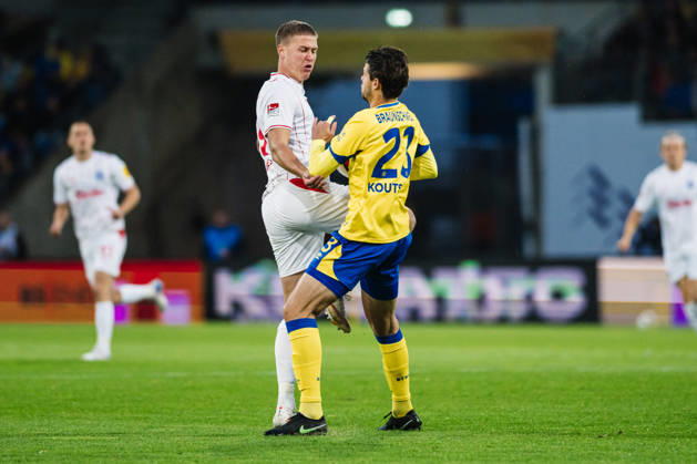 2. Bundesliga: Eintracht Braunschweig vs. Holstein Kiel, October 9, 2026—Phil Harre’s Holstein Kiel (19) vs. Isidoros Koutsidis’s Eintracht Braunschweig (23) in a soccer matchup, 2. Bundesliga, Matchday 7: Eintracht Braunschweig vs. Holstein Kiel on October 9, 2026, at Eintracht Stadium, Braunschweig. DFL regulations prohibit any use of photographs as image sequences and or quasi-video. Copyright: xBEAUTIFULxSPORTS Tonhäuserx