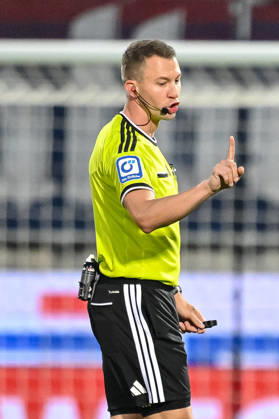 Referee Florian Lechner gestures during the 2. Bundesliga match between 1 FC Heidenheim and 1 FC Kaiserslautern, at Voith Arena on October 9, 2026, in Heidenheim an der Brenz, Germany. Photo by Harry Langer, DeFodi Images. Referee Florian Lechner gestures during the 2nd Bundesliga match between 1 FC Heidenheim and 1 FC Kaiserslautern at Voith Arena on October 9, 2026 in Heidenheim an der Brenz, Germany. Photo by Harry Langer, DeFodi Images. DFB and DFL regulations prohibit any use of photographs as image sequences and or quasi-video. Photo by Harry Langer, DeFodi Images. DFB and DFL regulations prohibit any use of photographs as imSEQUENCES AND OR QUASI-VIDEO