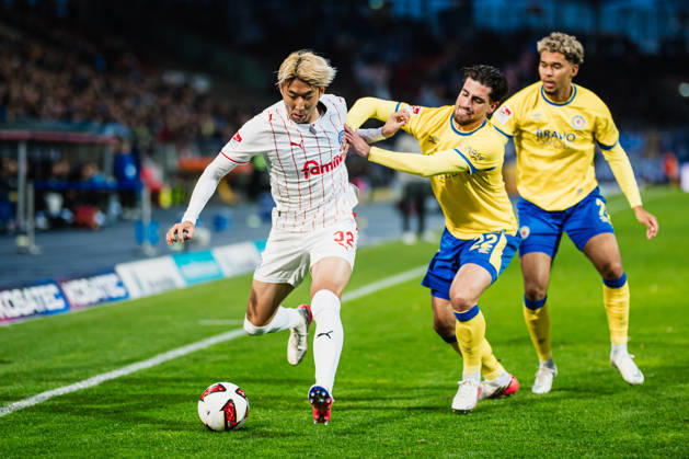 2. Bundesliga: Eintracht Braunschweig vs. Holstein Kiel, October 9, 2026—Hiroki Sekine (Holstein Kiel, 32) vs. Fabio Di Michele Sanchez (Eintracht Braunschweig, 22) in a tackle—soccer, 2. Bundesliga, Matchday 7: Eintracht Braunschweig vs. Holstein Kiel on October 9, 2026, at Eintracht Stadium, Braunschweig. DFL regulations prohibit any use of photographs as image sequences and or quasi-video. Copyright: xBEAUTIFULxSPORTS Tonhäuserx