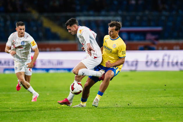 2. Bundesliga: Eintracht Braunschweig vs. Holstein Kiel, October 9, 2026—Guillermo Balzi (Holstein Kiel, No. 8) vs. Max Marie (Eintracht Braunschweig, No. 15) in a tackle during a soccer match, 2. Bundesliga, Matchday 7: Eintracht Braunschweig vs. Holstein Kiel on October 9, 2026, at Eintracht Stadium, Braunschweig. DFL regulations prohibit any use of photographs as image sequences and or quasi-video. Copyright: xBEAUTIFULxSPORTS Tonhäuserx