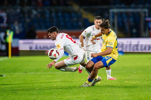 2. Bundesliga: Eintracht Braunschweig vs. Holstein Kiel, October 9, 2026—Guillermo Balzi (Holstein Kiel, No. 8) vs. Max Marie (Eintracht Braunschweig, No. 15) in a tackle during a soccer match, 2. Bundesliga, Matchday 7: Eintracht Braunschweig vs. Holstein Kiel on October 9, 2026, at Eintracht Stadium, Braunschweig. DFL regulations prohibit any use of photographs as image sequences and or quasi-video. Copyright: xBEAUTIFULxSPORTS Tonhäuserx