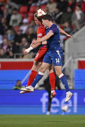 Heading duel, tackle, action: Mikkel Kaufmann (1 FC Heidenheim 1846, FCH 29) vs. Jacob Rasmussen (1 FC Kaiserslautern, FCK 14) 1 FC Heidenheim 1846 FCH vs. 1 FC Kaiserslautern 09 10 2026 DFL regulations prohibit any use of photographs as image sequences and or quasi-video. 1 FC Heidenheim 1846 FCH vs. 1 FC Kaiserslautern