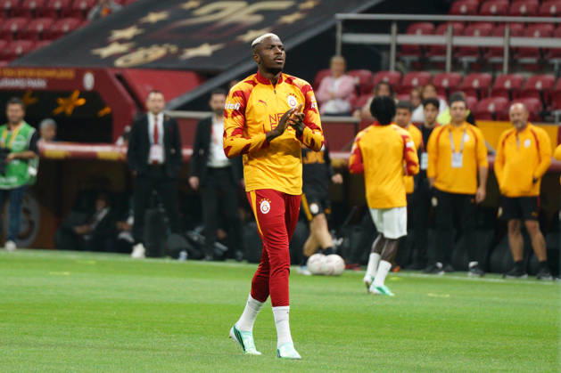 October 9, 2026, Sariyer, Istanbul, Turkey: Victor Osimhen (C) of Galatasaray greets the fans before the Turkish Super League 2026 27 match between Galatasaray and Kasimpasa at RAMS Park Stadium in Istanbul, Turkey, on October 9, 2026. Sariyer Turkey - ZUMAu194 20261009_zip_u194_002 Copyright: xTolgaxUluturkx