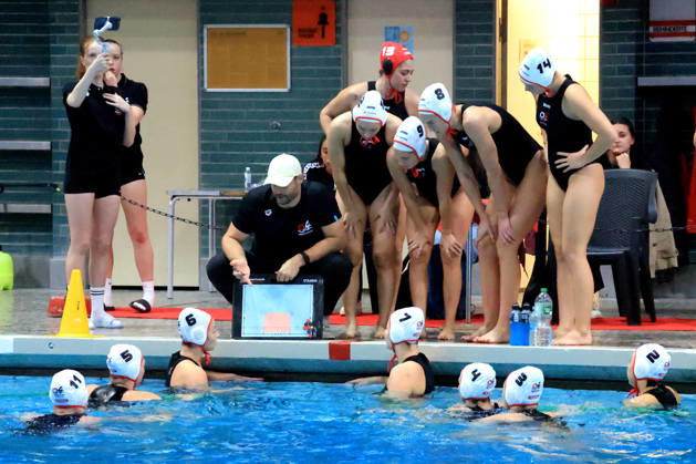 October 9, 2026, GER, DEU, Germany Women s Water Polo, Water Polo Champions League Qualifiers, 2026 Season, Berlin, Spandau 04 vs. UVSE Coach Marko Stamm Spandau 04, players, talking, discussing, nordphoto GmbH Engler, Berlin, Schöneberg Swimming Pool, Berlin, Germany Copyright: xNordphotox xEnglerx