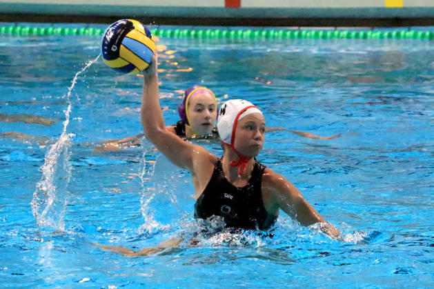 October 9, 2026, GER, DEU, Germany Women s Water Polo, Water Polo Champions League Qualifiers, 2026 Season, Berlin, Spandau 04 vs. UVSE, 5-meter free throw by Keaton Thompson (Grizzly Wolfsburg), 4 nordphoto GmbH, Engler Berlin, Schwimhalle Schöneberg, Berlin, Germany Copyright: xNordphotox xEnglerx