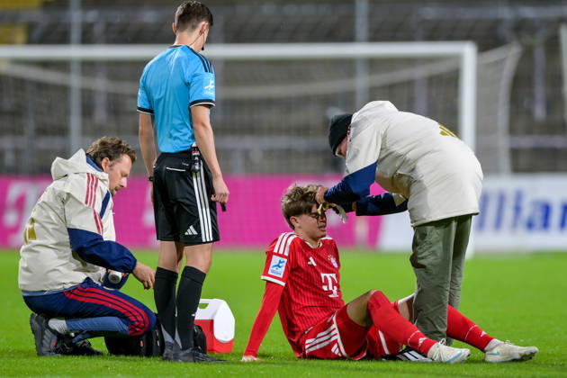 Guido Della Rovere, Bayern Munich (FCB), No. 10, had to receive treatment for a head injury in the first minute of the game; injured, injury, sporting injury, October 9, 2026, Munich, Germany, soccer, Bavarian Regional League, FC Bayern Munich II vs. SpVgg Unterhaching xslx