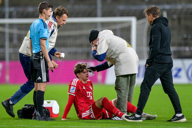 Guido Della Rovere, Bayern Munich (FCB), No. 10, had to receive treatment for a head injury in the first minute of the game; injured, injury, sporting injury, October 9, 2026, Munich, Germany, soccer, Bavarian Regional League, FC Bayern Munich II vs. SpVgg Unterhaching xslx