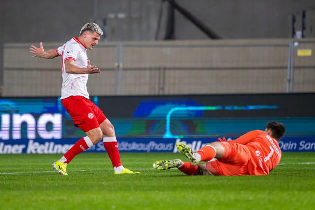 L R Marek Janssen Rot Weiss Essen, 20 vs. Morten Behrens SC Preussen Münster, 01 GER, SC Preussen Münster vs. Rot Weiss Essen, Soccer, 3rd Division, Matchday 8, 2026–2027 Season, October 9, 2026 DFL regulations prohibit the use of photographs as image sequences and or quasi-video GER, SC Preussen Münster vs. Rot-Weiss Essen, Soccer, 3rd League, Matchday 8, 2026–2027 season, October 9, 2026, Münster Copyright: xEibner-Pressefoto JanxRollingerx EP_JSK
