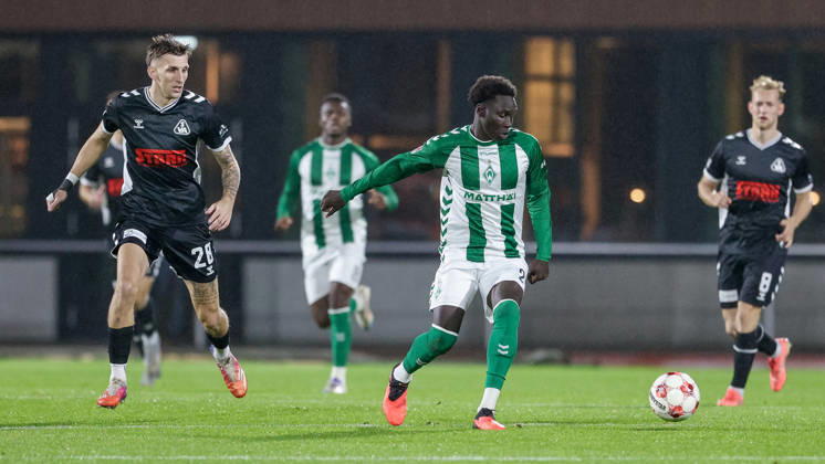 From left: Steffen Rohwedder (SV Atlas Delmenhorst), 28, and Ramiz Hamouda (SV Werder Bremen II), 24, in a one-on-one battle; duel; dynamic play; action; game scene; October 9, 2026, Bremen, Germany, soccer, Regionalliga Nord, SV Werder Bremen II vs. SV Atlas Delmenhorst xobx
