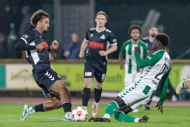 From left: Eric Anozie (SV Atlas Delmenhorst), 29, and Ramiz Hamouda (SV Werder Bremen II), 24, in a one-on-one battle; duel; dynamic play; action; game scene; October 9, 2026, Bremen, Germany, soccer, Regionalliga Nord, SV Werder Bremen II vs. SV Atlas Delmenhorst xobx