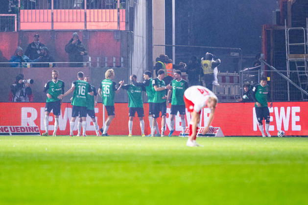 The SC Preussen Münster players celebrate Montell Ndikom s goal to make it 1–0. SC Preussen Münster, 28 GER, SC Preussen Münster vs. Rot-Weiss Essen, Soccer, 3rd Division, Matchday 8, 2026–2027 Season, October 9, 2026 DFL regulations prohibit the use of photographs as image sequences and or quasi-video GER, SC Preussen Münster vs. Rot-Weiß Essen, soccer, 3. Liga, Matchday 8, 2026–2027 season, October 9, 2026, Münster Copyright: xEibner-Pressefoto JanxRollingerx EP_JSK