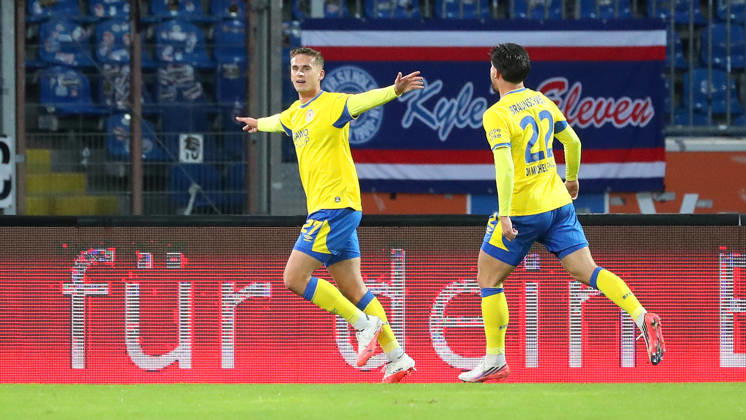 Braunschweig vs. Kiel, 2nd Bundesliga Braunschweig, October 9, 2026, Soccer, Men s, 2nd Bundesliga, 2026–2027 Season, Eintracht Braunschweig vs. Holstein Kiel: Jan Urbich of Eintracht Braunschweig celebrates with Fabio Di Michele Sanchez after his goal to make it 1–0. DFL and DFB regulations prohibit any use of photographs as image sequences and or quasi-video Stadion an der Hamburger Straße, Lower Saxony, Germany