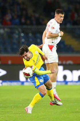 Braunschweig vs. Kiel, 2nd Bundesliga Braunschweig, October 9, 2026, Soccer, Men s, 2nd Bundesliga, 2026–2027 Season, Eintracht Braunschweig vs. Holstein Kiel Fabio Di Michele Sanchez (Eintracht Braunschweig), Adrian Kapralik (Holstein Kiel) DFL and DFB regulations prohibit any use of photographs as image sequences and or quasi-video Stadion an der Hamburger Straße, Lower Saxony, Germany