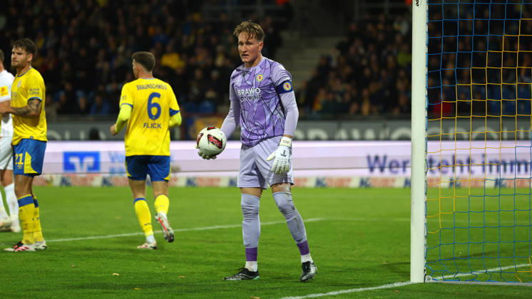 Braunschweig vs. Kiel, 2nd Bundesliga Braunschweig, October 9, 2026, Soccer, Men s, 2nd Bundesliga, 2026–2027 Season, Eintracht Braunschweig vs. Holstein Kiel Goalkeeper Ron Thorben Hoffmann Eintracht Braunschweig DFL DFB REGULATIONS PROHIBIT ANY USE OF PHOTOGRAPHS AS IMAGE SEQUENCES AND OR QUASI-VIDEO Stadion an der Hamburger Straße Lower Saxony, Germany