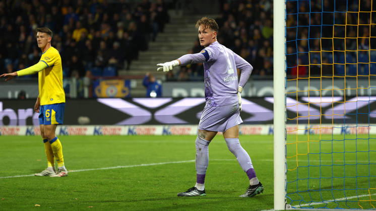 Braunschweig vs. Kiel, 2nd Bundesliga Braunschweig, October 9, 2026, Soccer, Men s, 2nd Bundesliga, 2026–2027 Season, Eintracht Braunschweig vs. Holstein Kiel; Florian Flick, Eintracht Braunschweig; Goalkeeper Ron Thorben Hoffmann, Eintracht Braunschweig; DFL and DFB regulations prohibit any use of photographs as image sequences and or quasi-video; Stadion an der Hamburger Straße, Lower Saxony, Germany