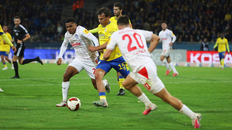 Braunschweig vs. Kiel, 2nd Bundesliga Braunschweig, October 9, 2026, Soccer, Men s, 2nd Bundesliga, 2026–2027 Season, Eintracht Braunschweig vs. Holstein Kiel, Ikem Ugoh (Holstein Kiel), Max Marie (Eintracht Braunschweig). DFL and DFB regulations prohibit any use of photographs as image sequences and or quasi-video. Stadion an der Hamburger Straße, Lower Saxony, Germany