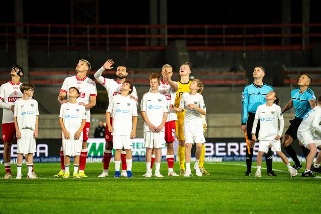 October 9, 2026, 3rd Division, Matchday 8, SC Preußen Münster vs. Rot Weiss Essen at the LVM Preußenstadion; the team looks up at the pyrotechnics. IMPORTANT NOTICE: In accordance with DFB and DFL regulations, it is prohibited to use or allow the use of photographs taken in the stadium and or during the game in the form of sequential images and or video-like photo sequences Copyright: xJordyxFourgonx