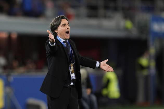 Turkiye s Headcoach Vincenzo Montella shouts instructions to his players during the Friendly Matches 2024 between Italy and Turkiye at Renato Dall& x2019;Ara Stadium - Soccer - Bologna, Italy - Tuesday June 4, 2024  Copyright: xMassimoxPaolone LaPressex