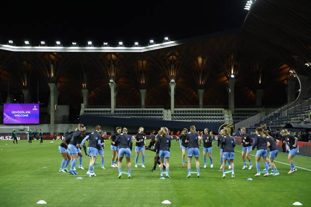 FELCSUT, 09-10-2026 , Pancho Arena, season 2026 2027 , UEFA worldcup qualification football play-offs round 1 , match between Hungary and The Netherlands (women) 1st leg , Pictures shows Netherlands players during the warming up Hungary - Netherlands (women)  x208074114x Copyright:
