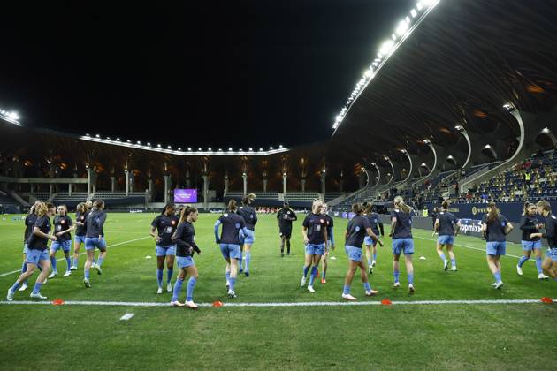 FELCSUT, 09-10-2026 , Pancho Arena, season 2026 2027 , UEFA worldcup qualification football play-offs round 1 , match between Hungary and The Netherlands (women) 1st leg , Pictures shows Netherlands players during the warming up Hungary - Netherlands (women)  x208074116x Copyright: