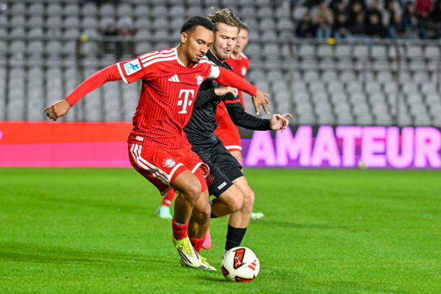 v li Vincent Manuba Bayern Munich, FCB, 2 Jeroen Krupa Unterhaching, 9 in a one-on-one, duel, tackle, dynamic, action, 09 10 2026, Munich, Germany, soccer, Bavarian Regional League, FC Bayern Munich II vs. SpVgg Unterhaching xslx