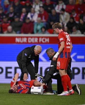 Patrick Mainka 1 FC Heidenheim 1846 FCH 06 injured on the field; trainer Mikkel Kaufmann 1 FC Heidenheim 1846 FCH 29 1 FC Heidenheim 1846 FCH vs. 1 FC Kaiserslautern 09 10 2026 DFL regulations prohibit any use of photographs as image sequences and or quasi-video 1 FC Heidenheim 1846 FCH vs. 1 FC Kaiserslautern