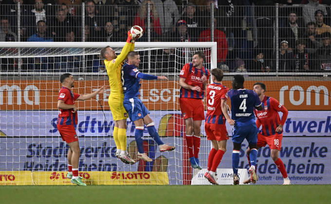 Penalty area play, Goalmouth action: Goalkeeper Thomas Daehne (1 FC Heidenheim 1846, FCH 33) vs. Marlon Ritter (1 FC Kaiserslautern, FCK 07) 1 FC Heidenheim 1846 FCH vs. 1 FC Kaiserslautern 09 10 2026 DFL regulations prohibit any use of photographs as image sequences and or quasi-video. 1 FC Heidenheim 1846 FCH vs. 1 FC Kaiserslautern