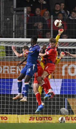 Penalty area scene, Goalmouth action: Goalkeeper Thomas Daehne, 1 FC Heidenheim 1846 (FCH) 33; Jan Schoeppner, 1 FC Heidenheim 1846 (FCH) 03; Patrick Mainka, 1 FC Heidenheim 1846 (FCH) 06; Maxwell Gyamfi, 1 FC Kaiserslautern FCK 04 1 FC Heidenheim 1846 FCH vs. 1 FC Kaiserslautern 09 10 2026 DFL REGULATIONS PROHIBIT ANY USE OF PHOTOGRAPHS AS IMAGE SEQUENCES AND OR QUASI-VIDEO 1 FC Heidenheim 1846 FCH vs. 1 FC Kaiserslautern