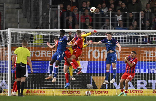 Penalty area play, Goalmouth action: Goalkeeper Thomas Daehne, 1 FC Heidenheim 1846 (FCH) 33; Referee Florian Lechner, Jan Schoeppner, 1 FC Heidenheim 1846 (FCH) 03; Patrick Mainka, 1 FC Heidenheim 1846 (FCH) 06 Maxwell Gyamfi 1 FC Kaiserslautern FCK 04 1 FC Heidenheim 1846 FCH vs. 1 FC Kaiserslautern 09 10 2026 DFL REGULATIONS PROHIBIT ANY USE OF PHOTOGRAPHS AS IMAGE SEQUENCES AND OR QUASI-VIDEO 1 FC Heidenheim 1846 FCH vs. 1 FC Kaiserslautern