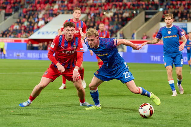 Head-to-head matchup between Paul Hennrich (1 FC Heidenheim, 08) and Mika Haas (1 FC Kaiserslautern, 22 GER), 1 FC Heidenheim 1846 vs. 1 FC Kaiserslautern, soccer, 2. Bundesliga, Matchday 7, 2026–2027 season, October 9, 2026 DFL regulations prohibit any use of photographs as image sequences and or quasi-video GER, 1 FC Heidenheim 1846 vs. 1 FC Kaiserslautern, soccer, 2. Bundesliga, Matchday 7, 2026–2027 season, October 9, 2026, Heidenheim an der Brenz Copyright: xEibner-Pressefoto GeraldxOelze-dexStoppanyx EP_ODS