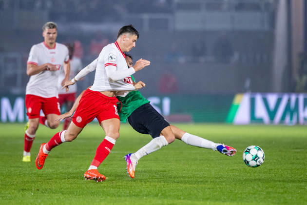 L R Semir Telalovic, Rot-Weiss Essen, No. 17, in a tackle with Romario Roesch, SC Preussen Münster, No. 43, GER, SC Preussen Münster vs. Rot-Weiss Essen, Soccer, 3rd Division, Matchday 8, 2026–2027 Season, October 9, 2026 DFL regulations prohibit any use of photographs as image sequences and or quasi-video GER, SC Preussen Münster vs. Rot-Weiss Essen, soccer, 3rd League, Matchday 8, 2026–2027 season, October 9, 2026, Münster Copyright: xEibner-Pressefoto JanxRollingerx EP_JSK