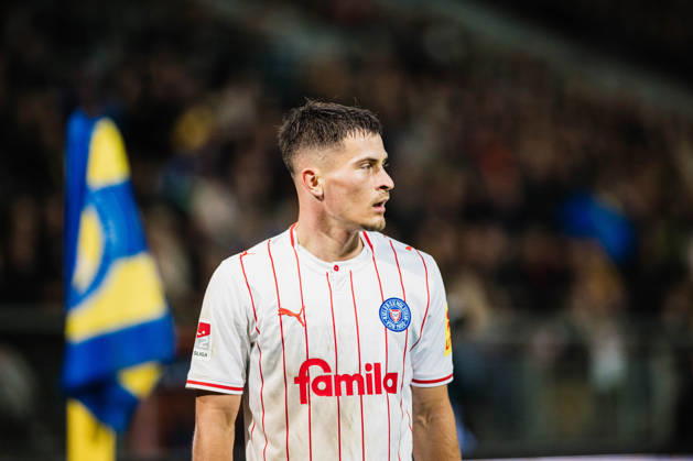 2. Bundesliga: Eintracht Braunschweig vs. Holstein Kiel, October 9, 2026; Adrian Kapralik, Holstein Kiel; 20 Soccer; 2. Bundesliga; Matchday 7: Eintracht Braunschweig vs. Holstein Kiel on October 9, 2026, at Eintracht Stadium, Braunschweig DFL REGULATIONS PROHIBIT ANY USE OF PHOTOGRAPHS AS IMAGE SEQUENCES AND OR QUASI-VIDEO Copyright: xBEAUTIFULxSPORTS Tonhäuserx